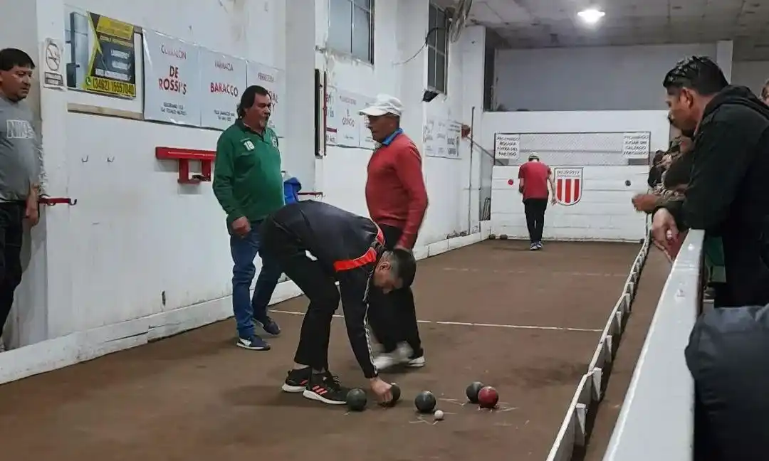 Murphy: le vandalizaron la camioneta y le sustrajeron $ 1.300.000 del interior mientras jugaba a las bochas