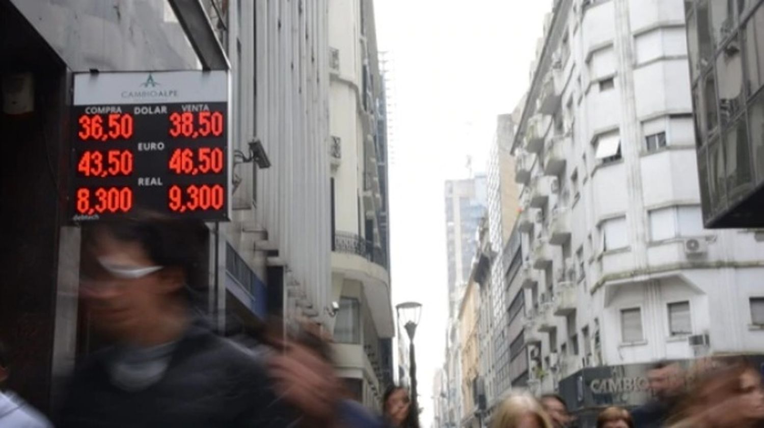 El dólar quedó al filo de los $39 tras los anuncios del Gobierno