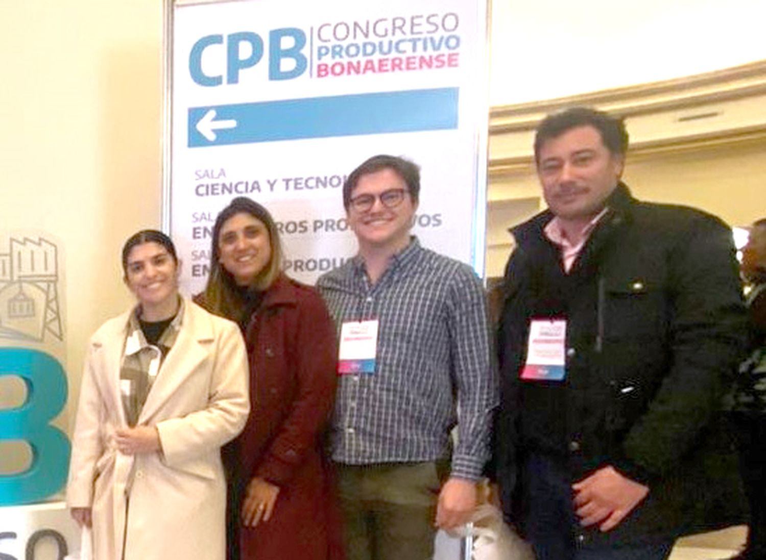 Presentes. Funcionarios