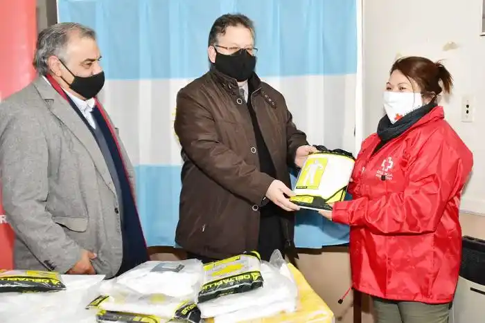 El Intendente hizo entrega  de equipamiento a Cruz Roja