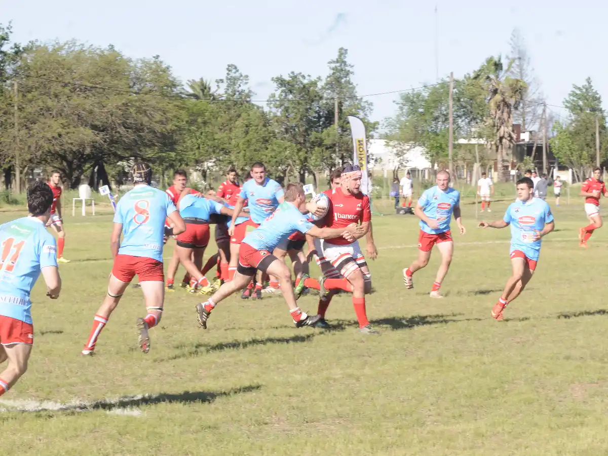 Los Dogos levantaron la copa  
