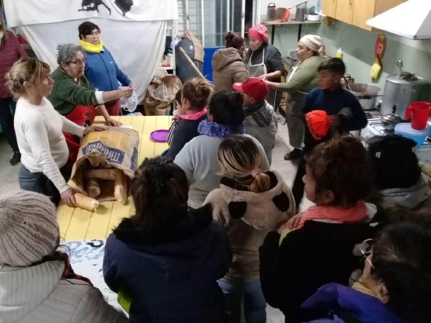 Realizaron una olla popular en barrio San Cayetano