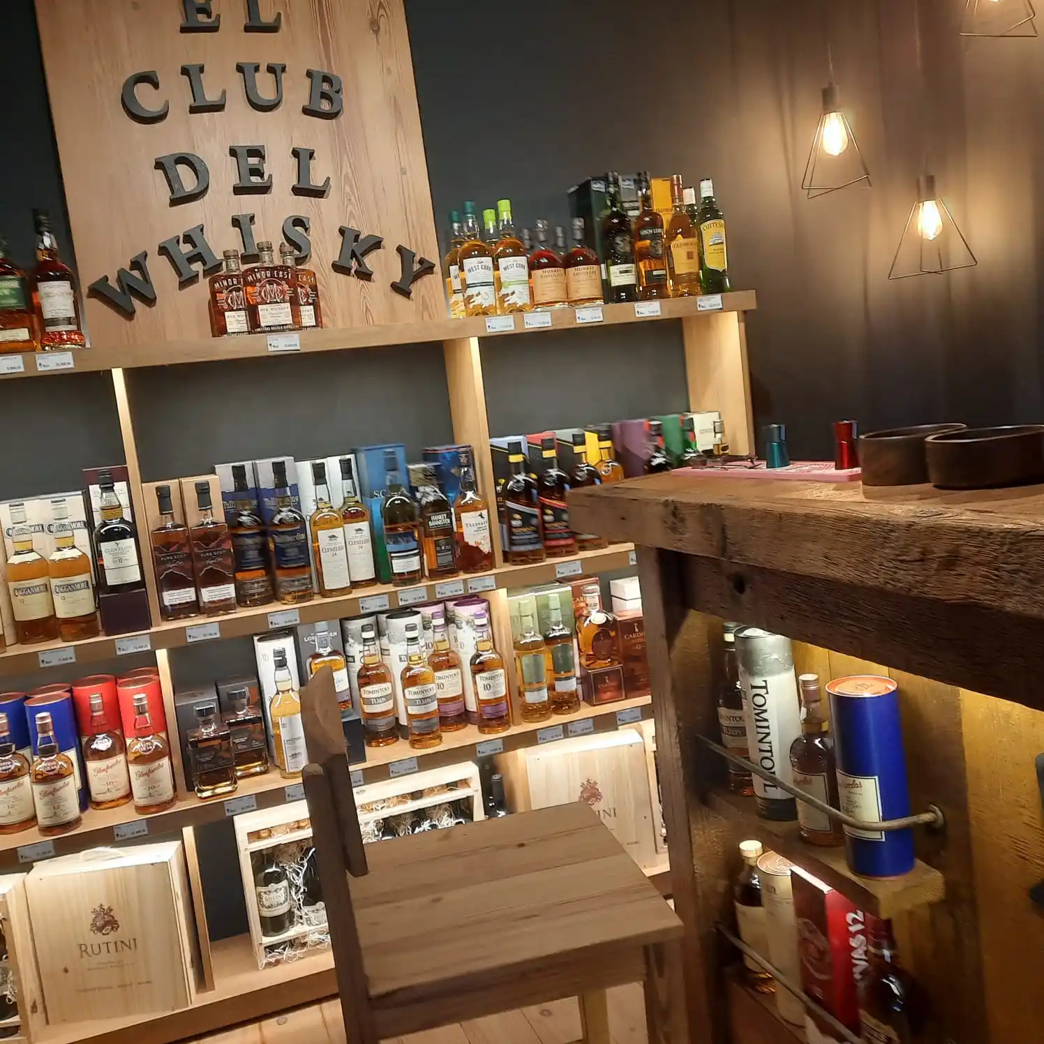 Vinoteca Black El Club de Whisky - 1