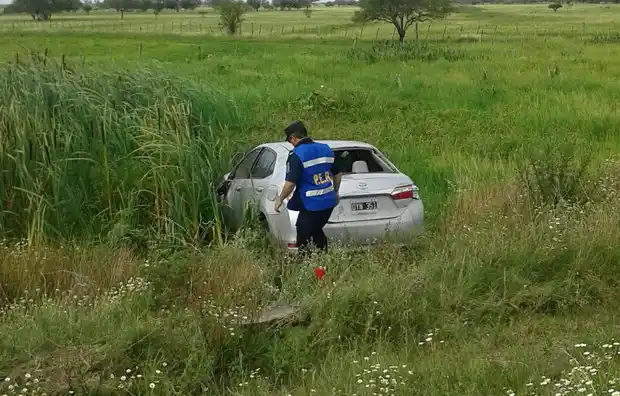 Un funcionario provincial despistó en la Ruta 12