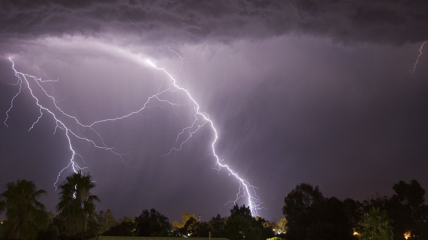 Rigen alertas amarillas por tormentas de variada intensidad en la región