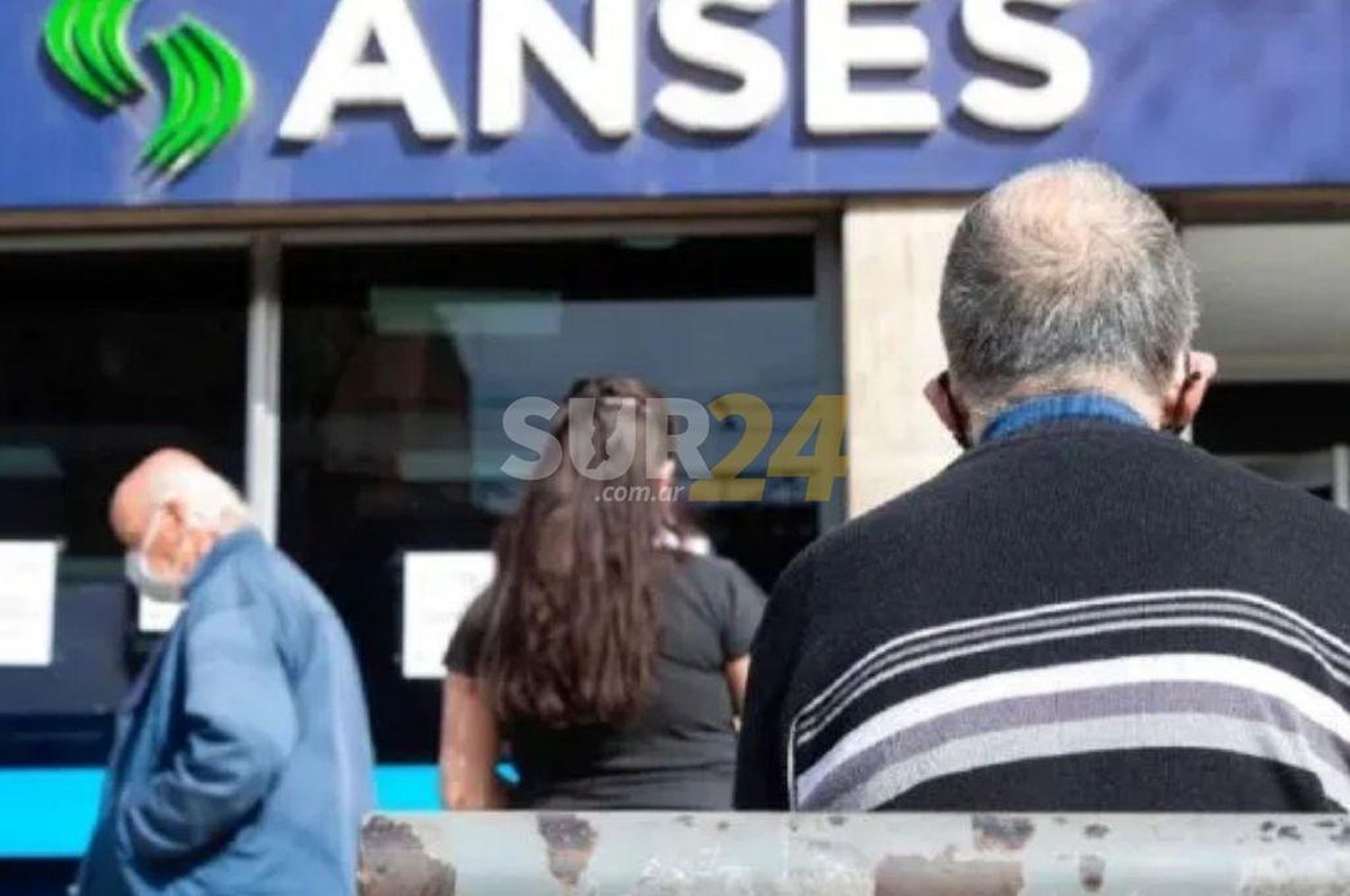 El ajuste en las jubilaciones se suma al de los salarios