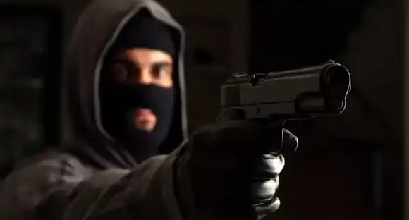 En Medellín siguen millonarios robos