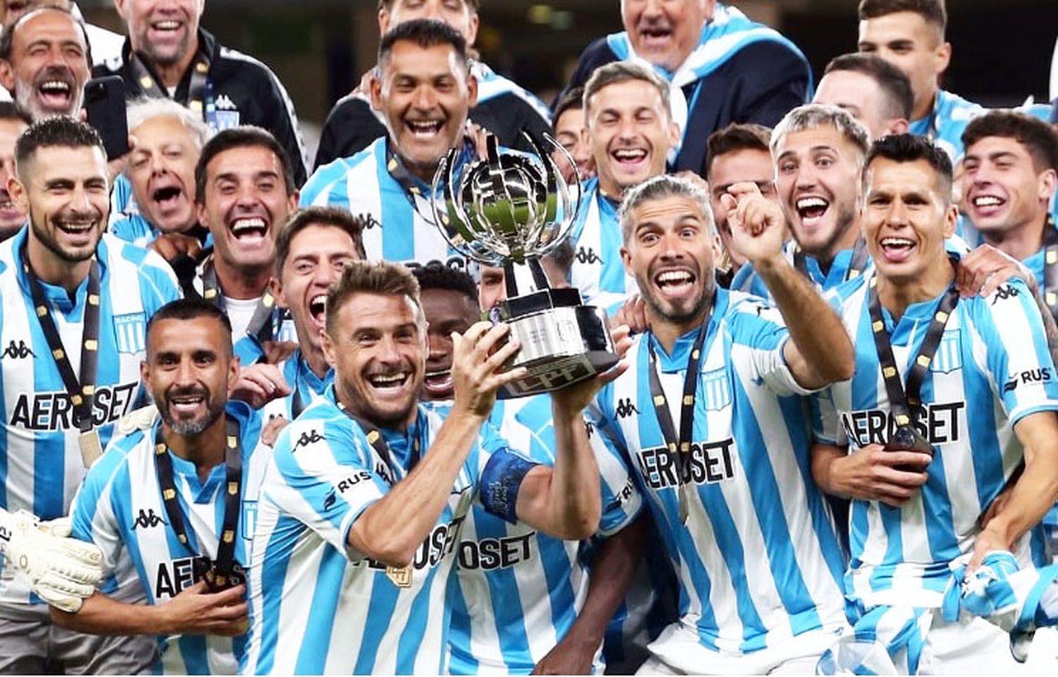 Racing le ganó a Boca y gritó campeón