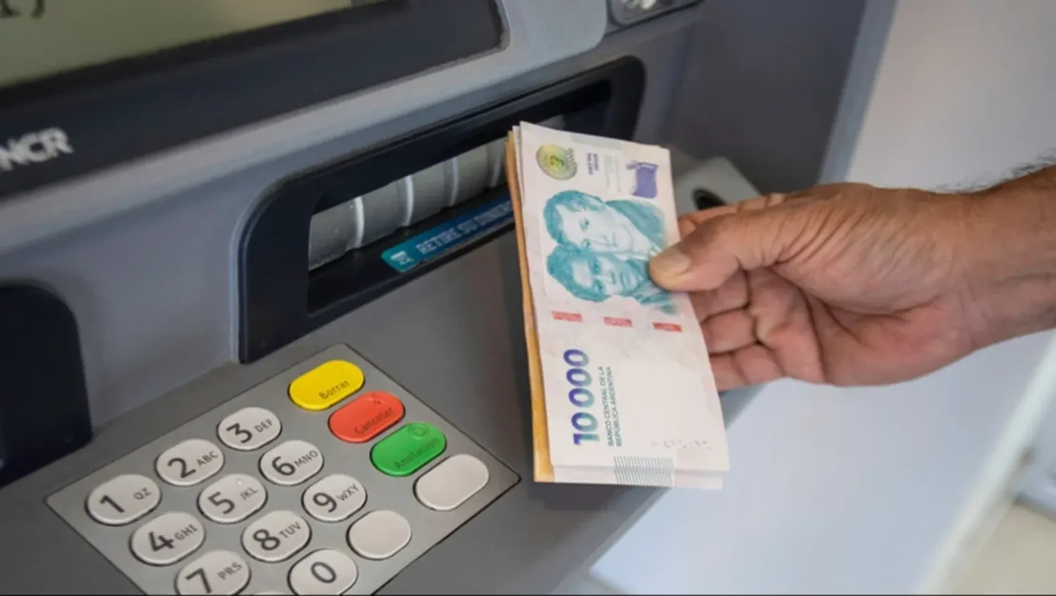 Cajeros automáticos: los bancos anunciaron nuevos límites para retiros en efectivo