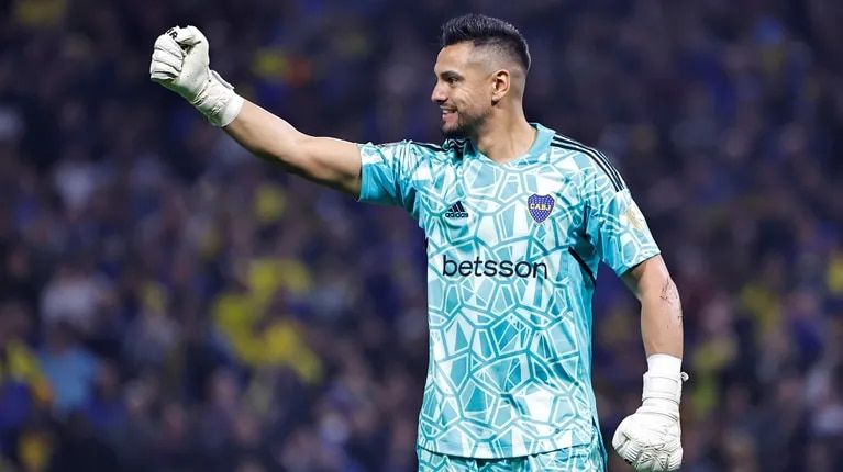 Sergio Romero fue la figura de la serie de penales, conteniendo los remates de Piovi y Sigali.