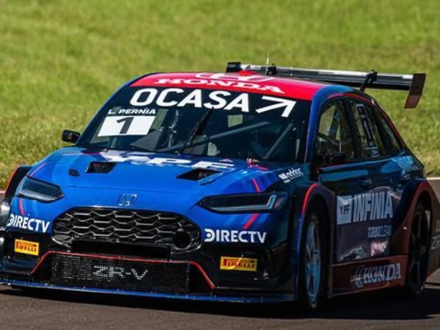 Leonel Pernía quedó quinto y Rossi hizo la pole con récord