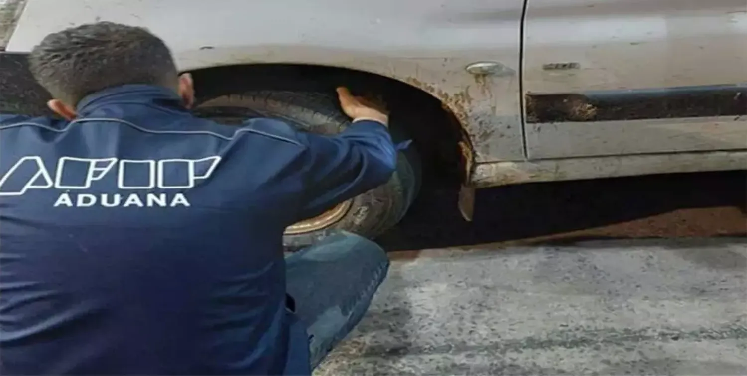 Intento cruzar a Entre Ríos con dos cubiertas colocadas en cada llanta