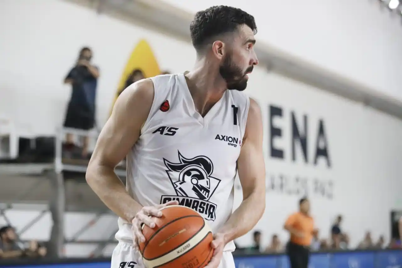 Quién es Sebastián Vega, el basquetbolista que jugó en Mar del Plata y contó que es gay con una emotiva nota
