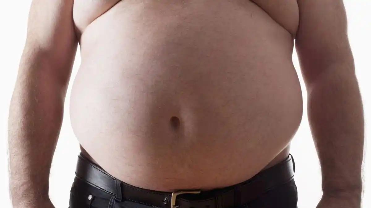 Hombre con panza de 193 centímetros gana insólito concurso