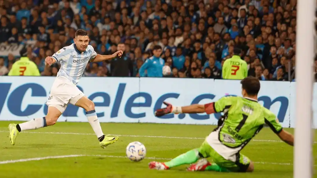 En un duelo a puertas cerradas, Racing visita a Colo Colo por la Copa Libertadores