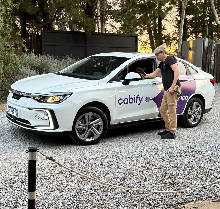 El uso de autos eléctricos se encuentra más extendido y priorizado en la región
