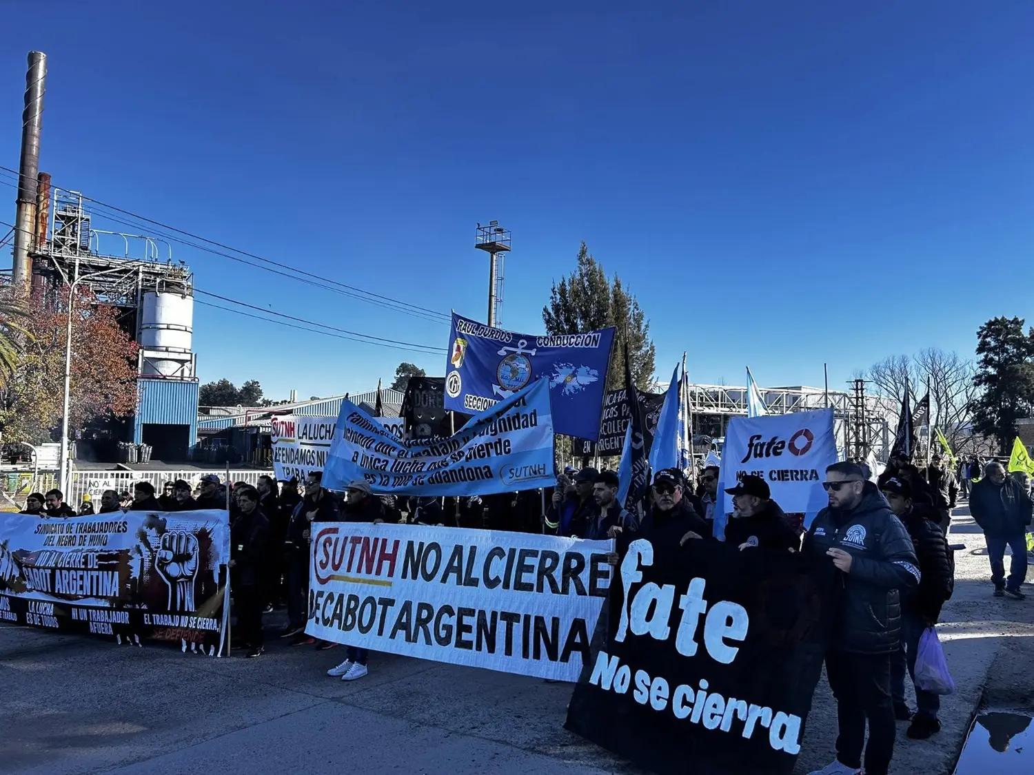 Protesta ante el cierre definitivo de la planta de negro de humo.