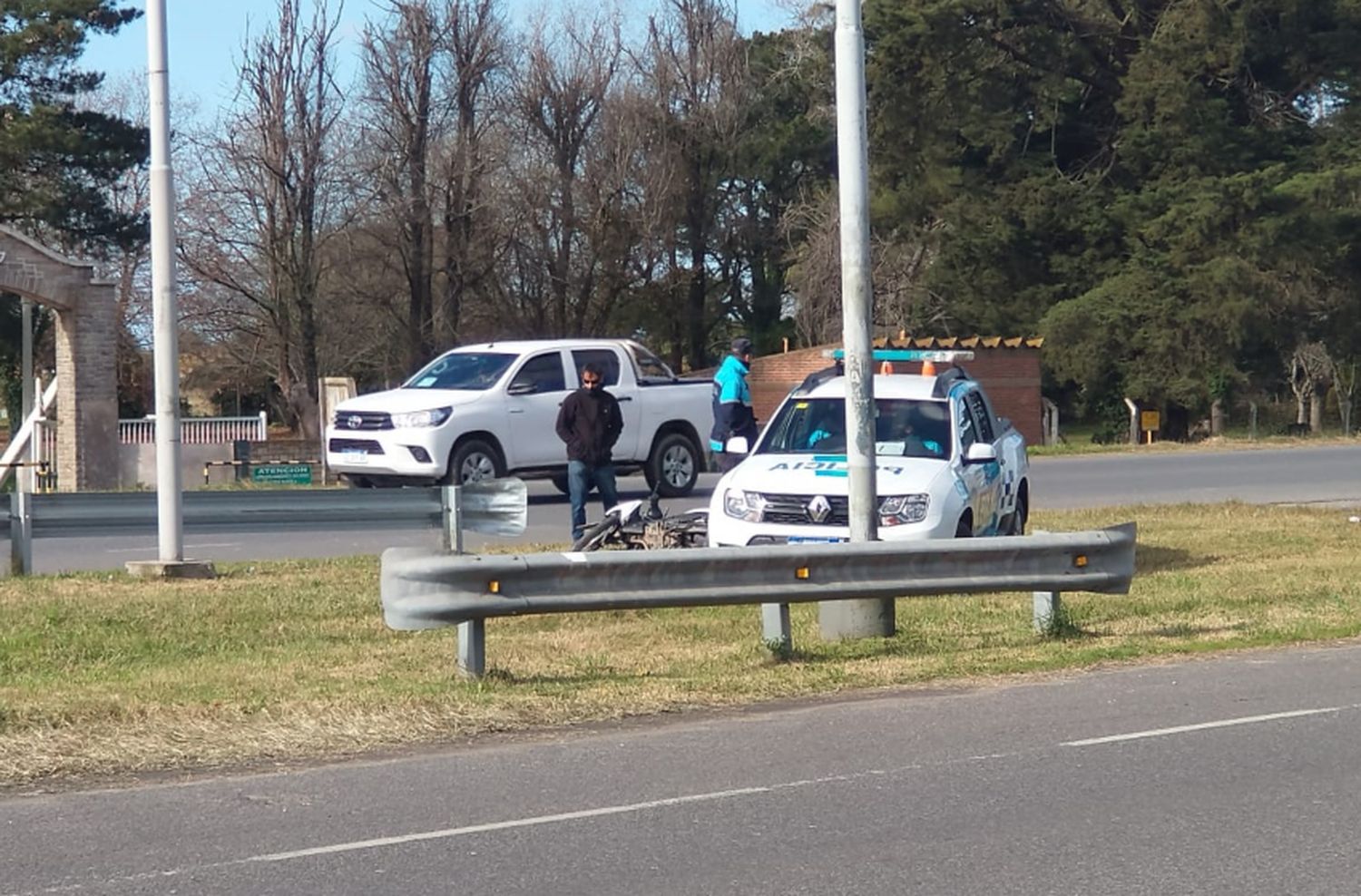 Se detuvo en la Autovía 2 y lo embistió una moto