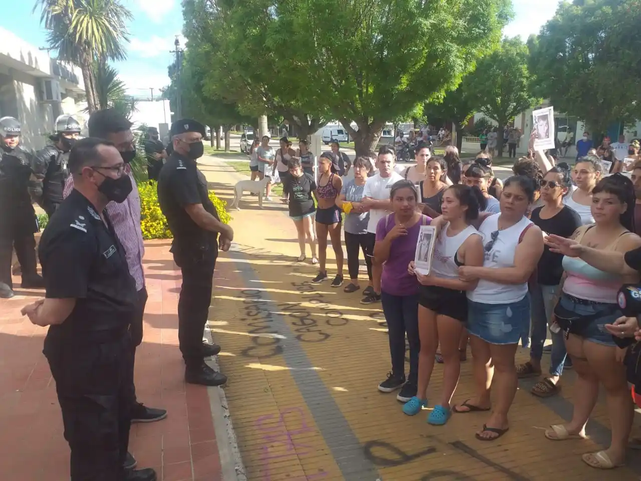 Investigan la responsabilidad de tres policías en el femicidio de Marina Espíndola