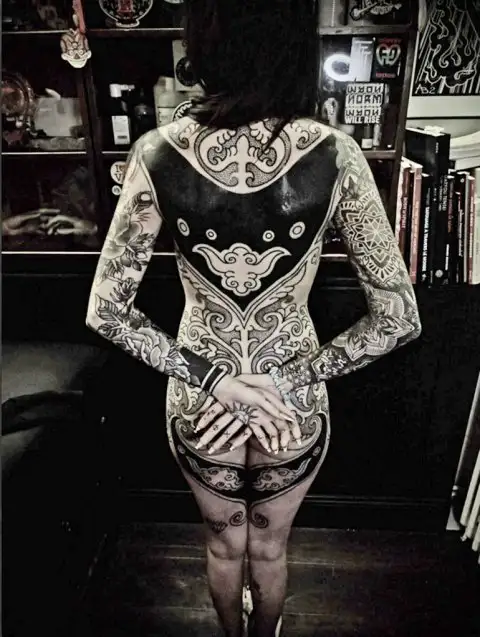 Candelaria Tinelli mostró cómo quedó su nuevo tatuaje con un desnudo