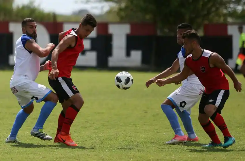 Los suplentes leprosos empataron ante la Crema