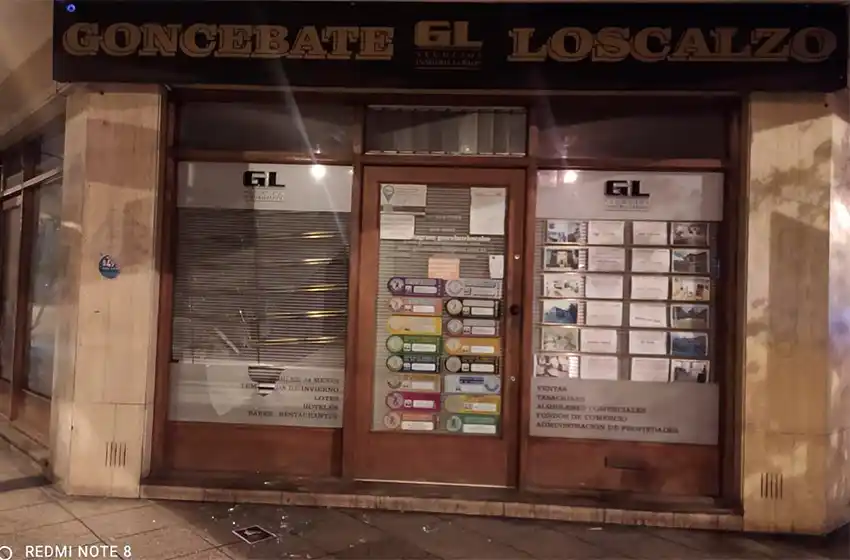 Borracho y nervioso rompió la vidriera de inmobiliaria en el centro de Mar del Plata