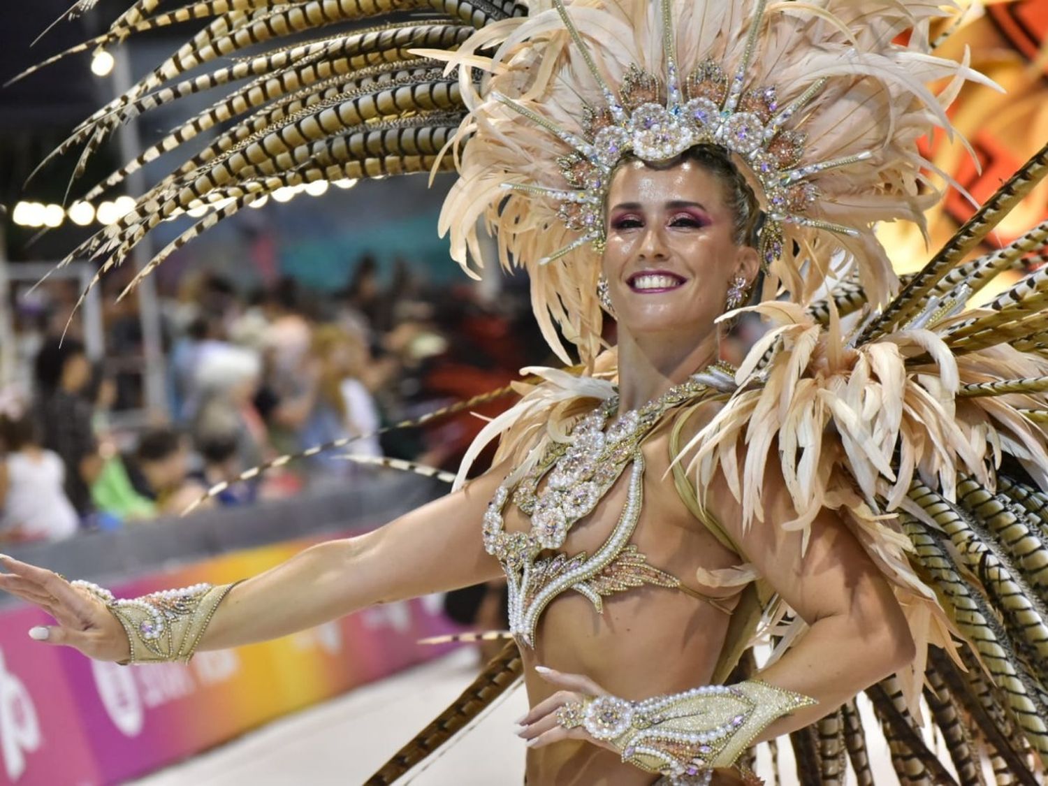 Tras el escándalo: Felicita Fouce es la nueva reina del Carnaval del País