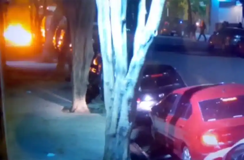 Video: profunda conmoción por ataque con bombas molotov al edificio del Grupo Clarín