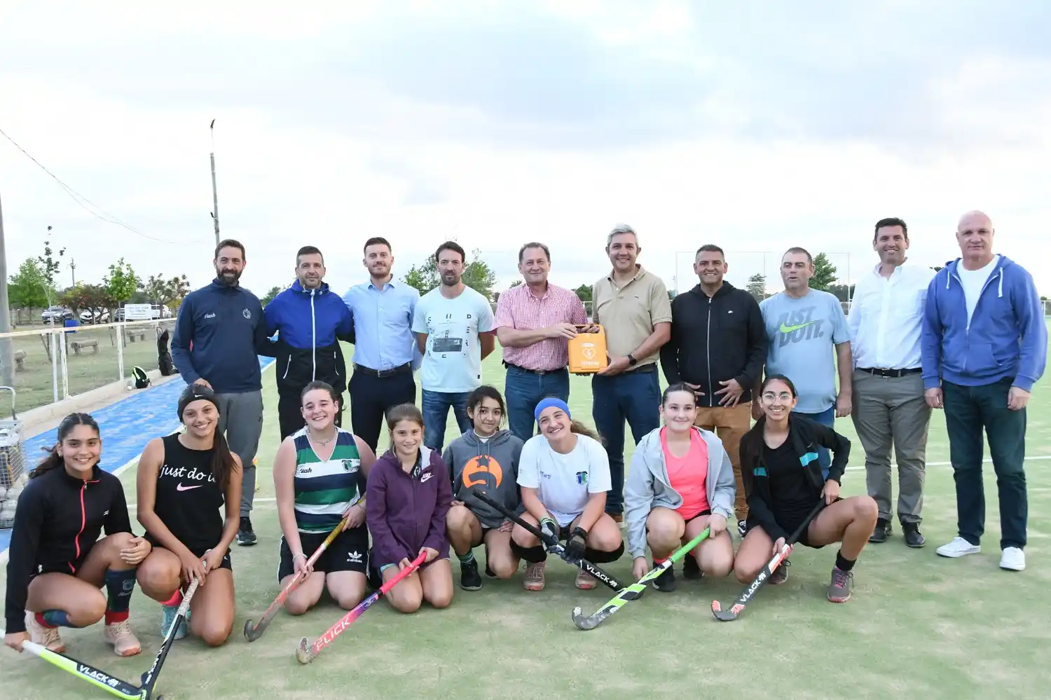 El municipio entregó desfibriladores a más instituciones