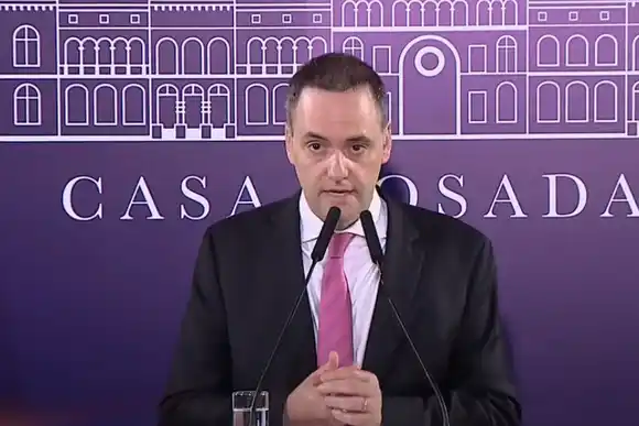 Adorni sobre la salida de Mondino: "Se hace lo que dice el presidente Milei o estamos invitados a retirarnos"