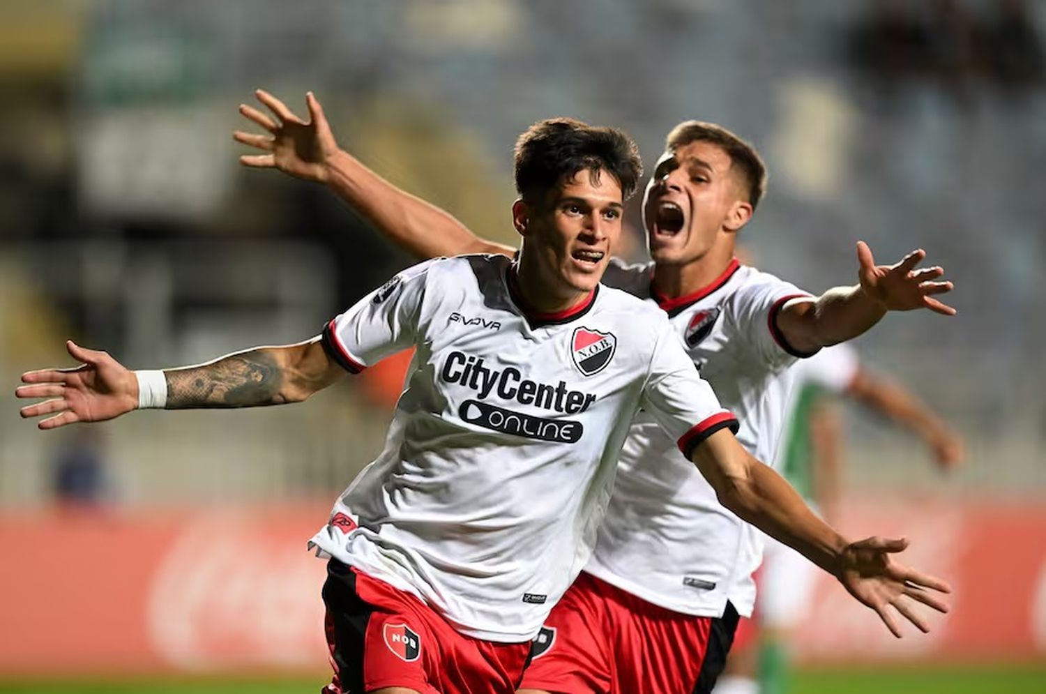 Brian Aguirre festeja el gol para Newell's; el extremo tendría todo arreglado para transformarse en el tercer refuerzo de Boca