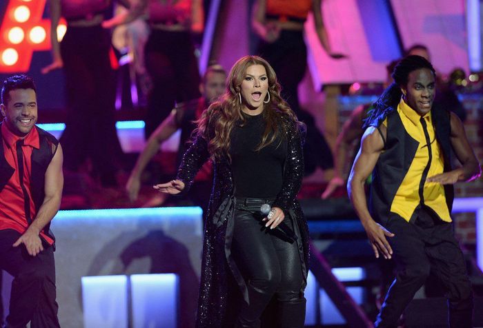Fanáticos se agolpan para comprar entradas para el concierto de Olga Tañón