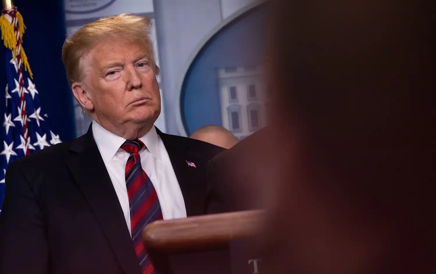 Trump amenaza con declarar una emergencia nacional para financiar el muro con México
