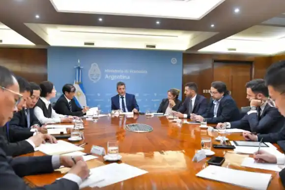 La firma china Gezhouba anunció a Massa que aportará US$500 millones a las reservas