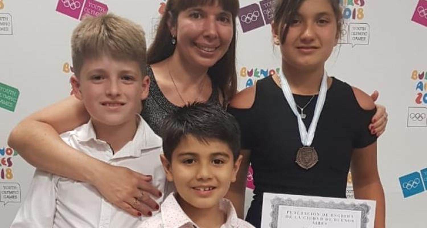 La Sociedad Italiana cerró el año con tres podios y sus esgrimistas fueron premiados por la FECBA