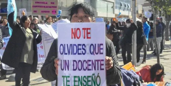 Por decreto, Milei eliminó definitivamente el FONID, parte del sueldo docente