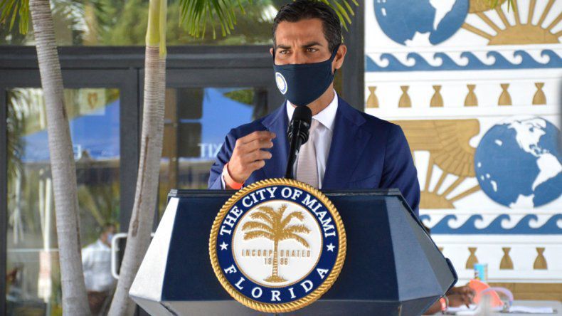 Miami cierra campamentos de verano tras contagio de varios niños por COVID-19