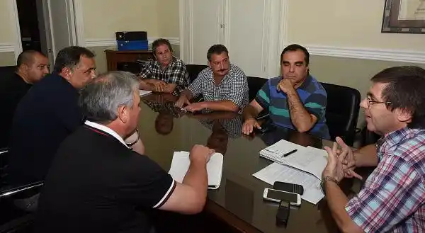 El Gobierno presentó un nuevo cronograma de pagos a estatales