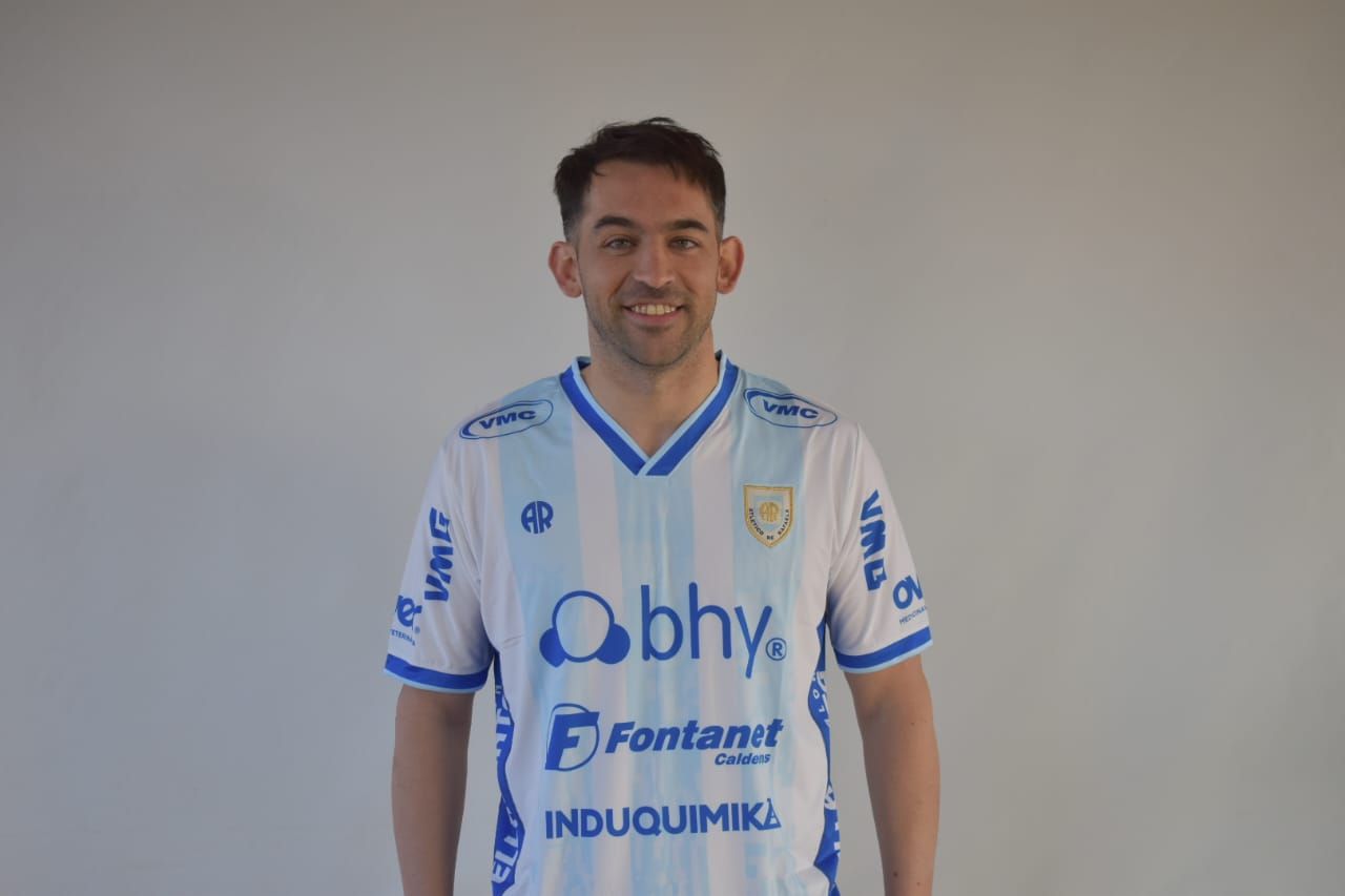 Ijiel Protti, con la camiseta del celeste de Barrio Alberdi