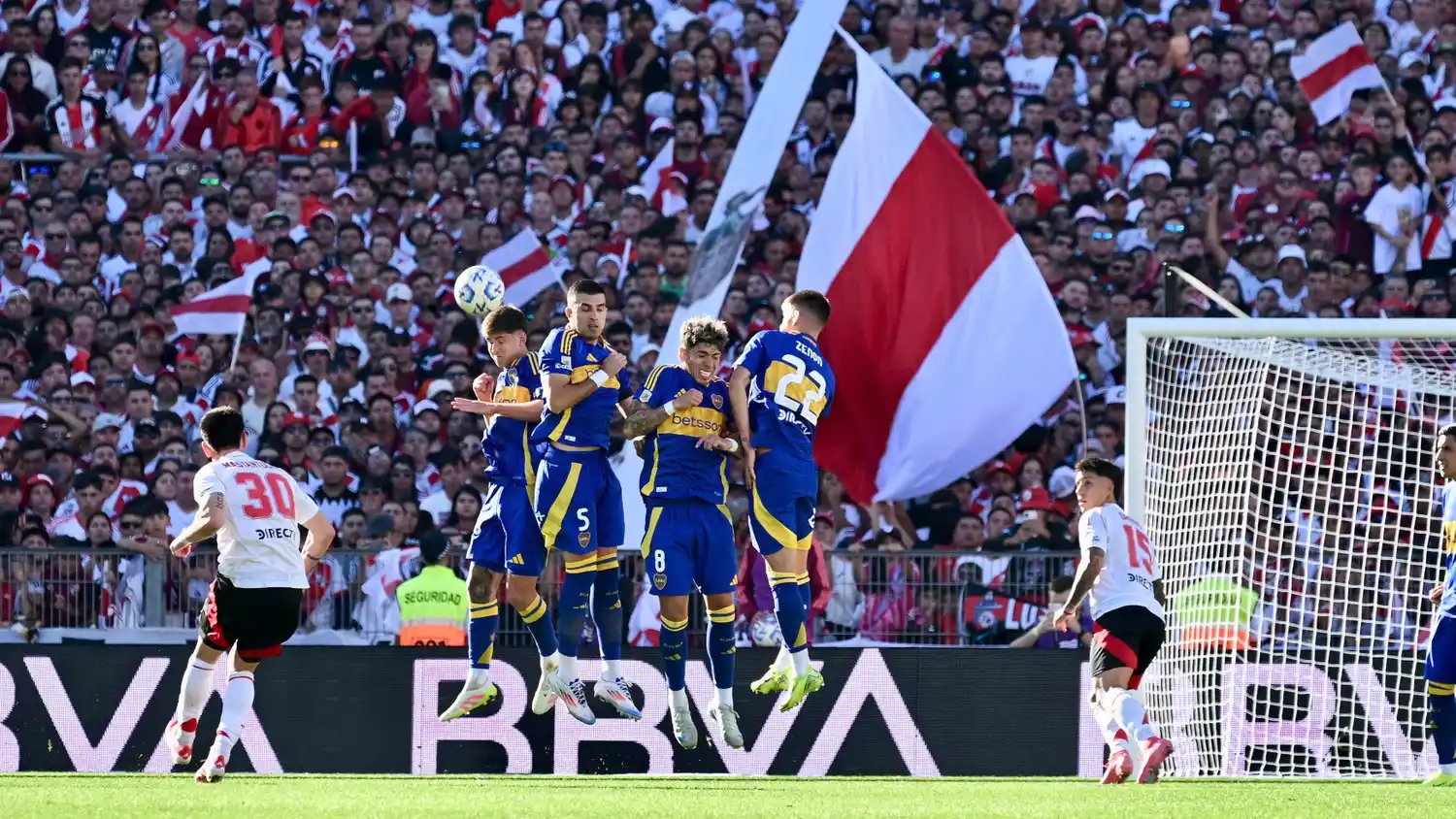 Mastantuono detalló su golazo y dijo que integra “un grupo de personas increíbles”