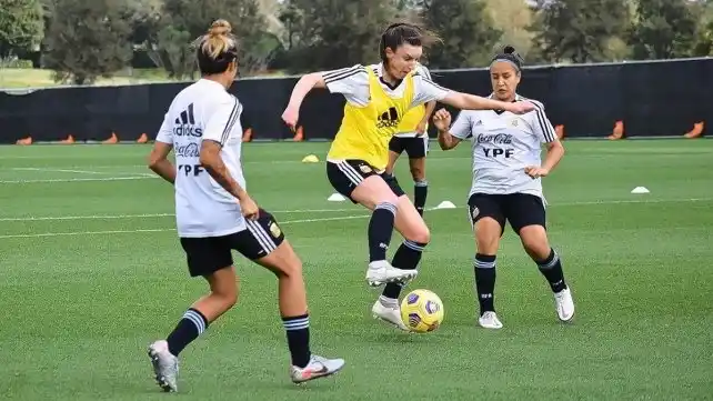 Argentina, con las tandilenses, debuta ante Brasil en Orlando