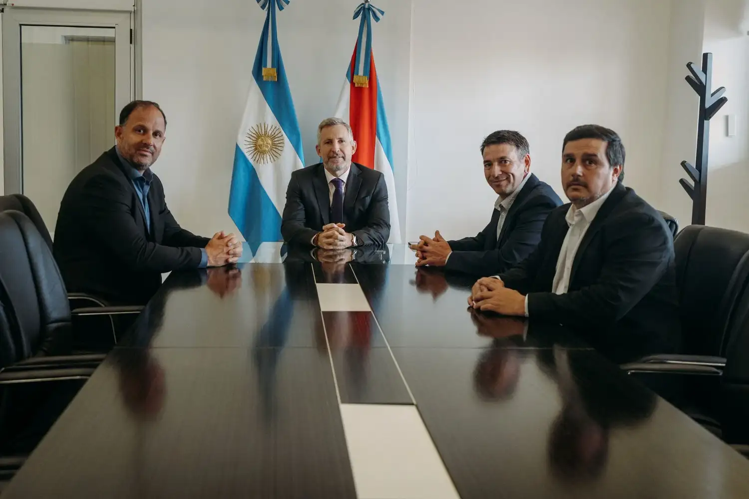 La Provincia firmó un convenio con Pueblo Belgrano para adecuar el sistema de efluentes cloacales