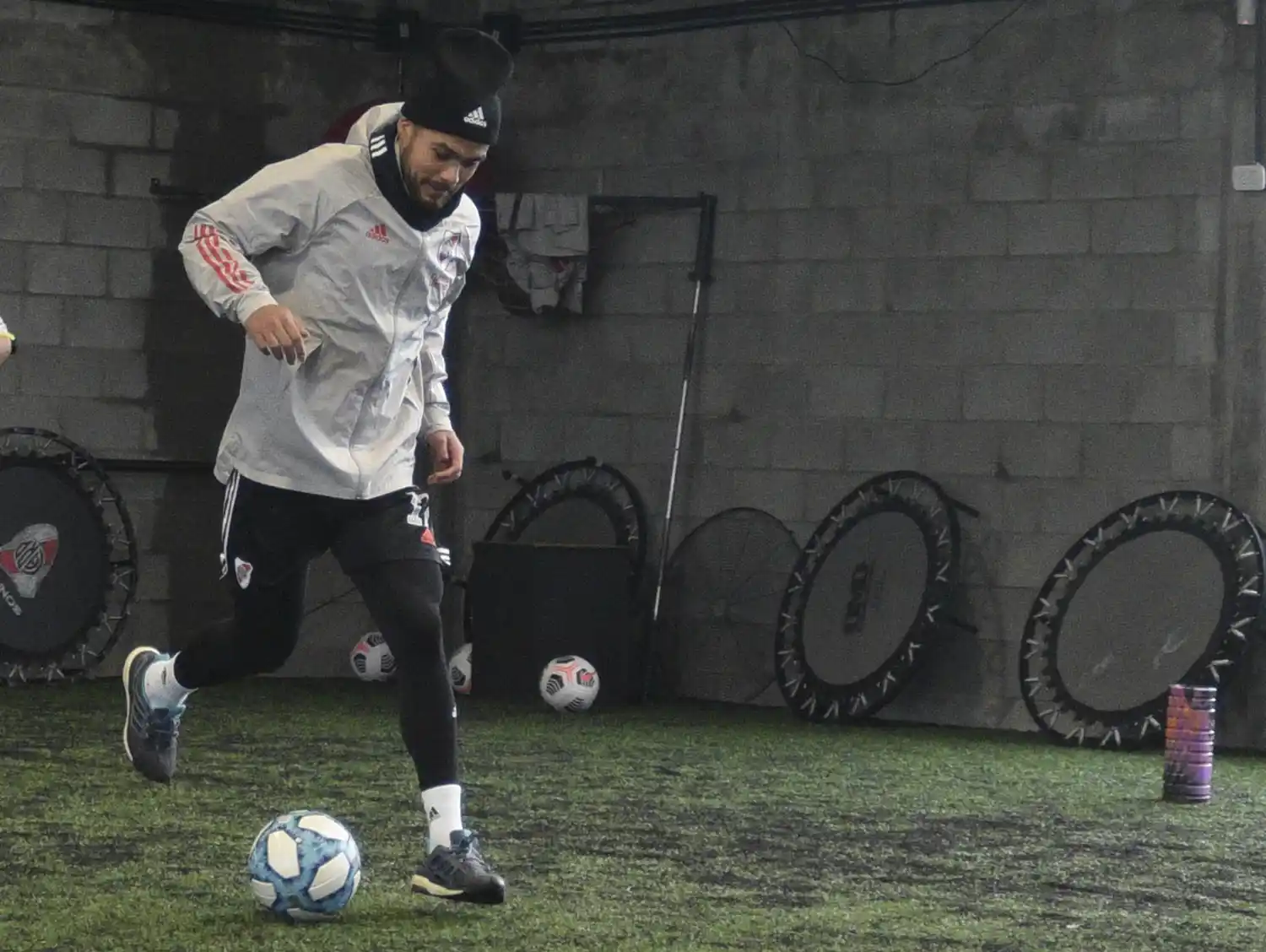 Paulo Díaz, titular en la zaga riverplatense.