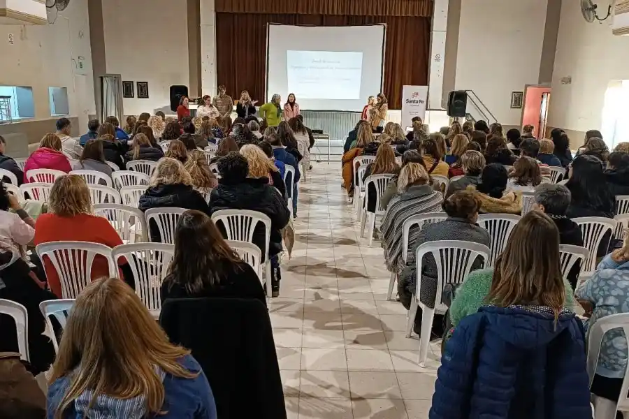 Directivos y asistentes escolares de San Vicente realizaron una importante capacitación