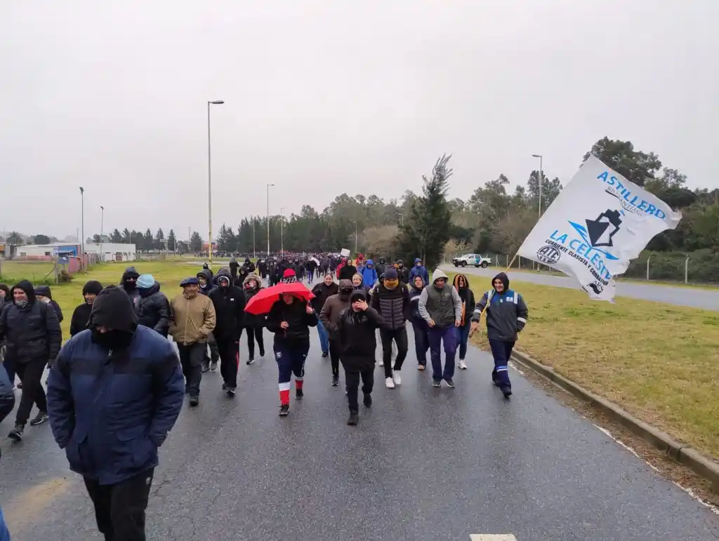 Corte en autopista Buenos Aires-La Plata por protesta salarial del Astillero Río Santiago: qué reclaman a la Provincia