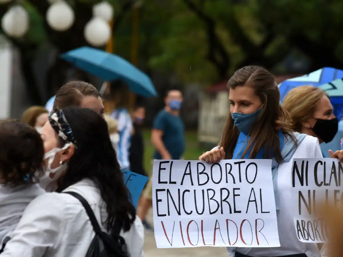 Católicos y evangelistas convocan a ayuno y oración en la previa al tratamiento del aborto