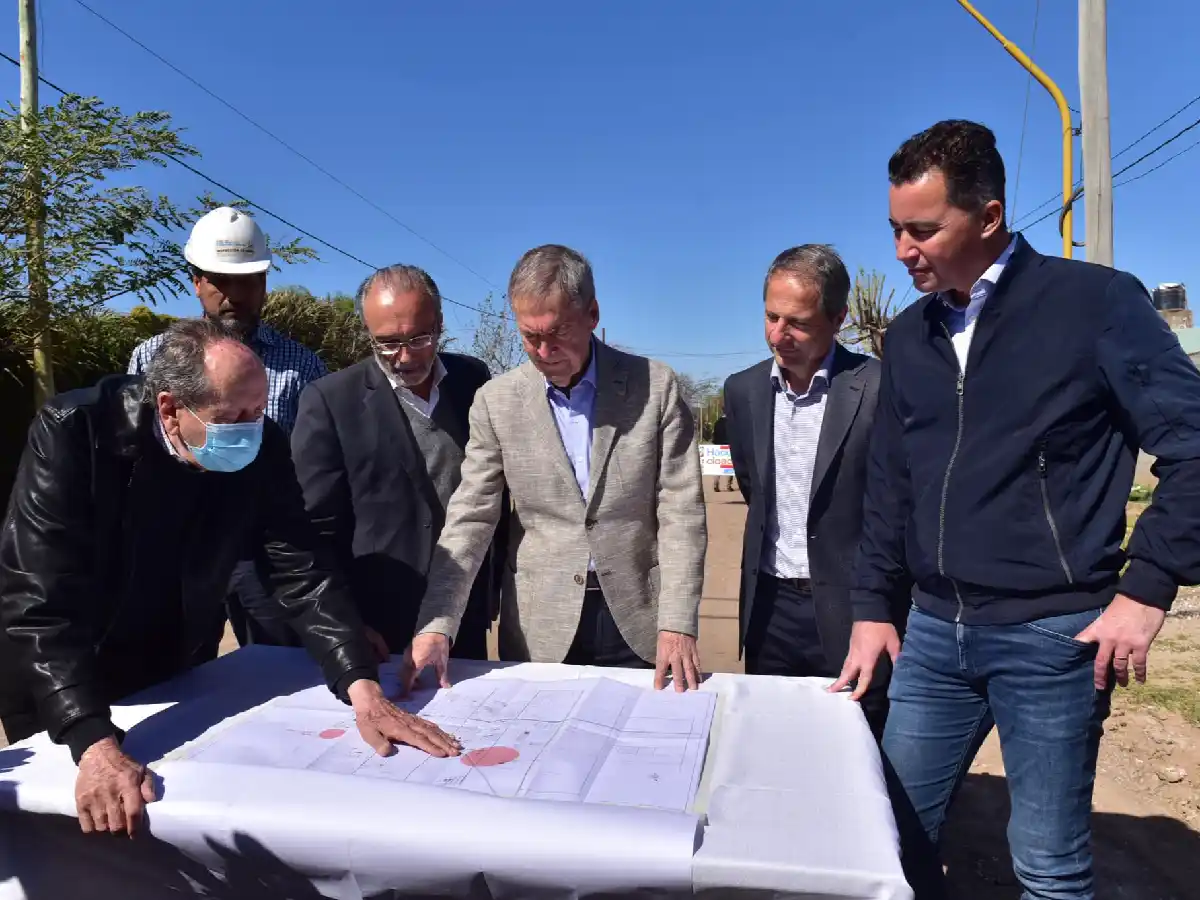 Schiaretti inauguró red cloacal  en La Milka y anunció más obras     