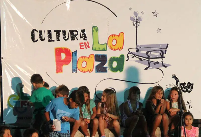 LOBERÍA: Se presentan bandas en la plaza