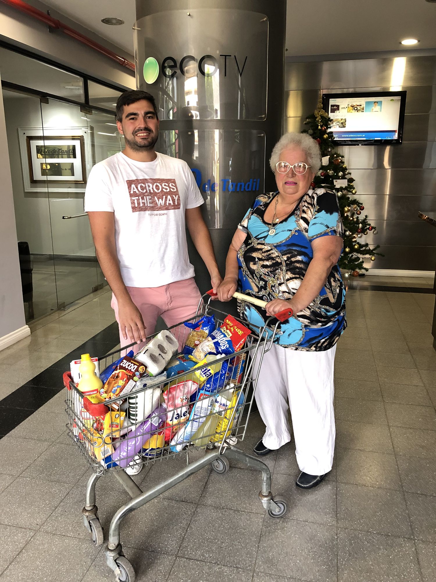 Entregamos otro carro completo de mercadería