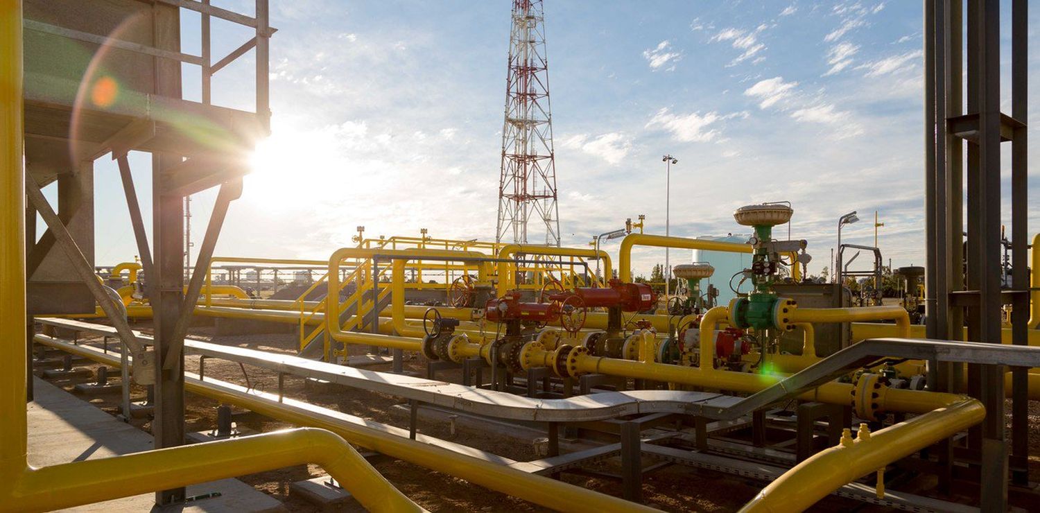 YPF empieza a exportar gas por barco de manera regular